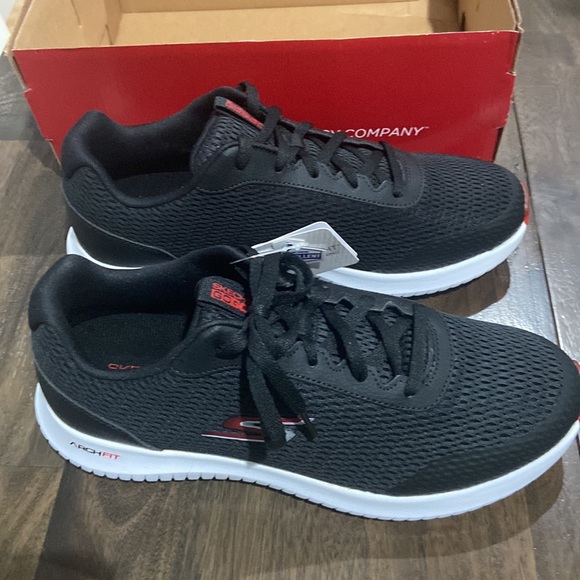 Skechers Men's GO GOLF Max Fairway 3 Golf Shoes men's 10.5 NWT black white red - Picture 1 of 11
